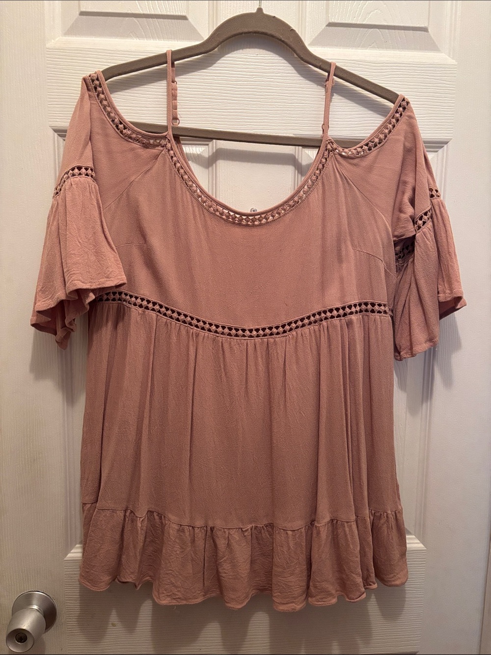 Soprano Dusty Rose Cold-Shoulder Crochet Trim Tunic